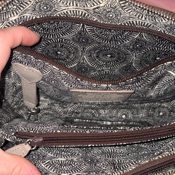 BRIGHTON FERRARA VELLA NOVA DOMED STUDDED BEECHWOOD CROSSBODY ORGANIZER BAG - Picture 11 of 16